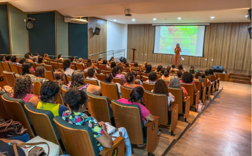 Ipatinga promove treinamento em boas práticas de manipulação de alimentos para cantineiras e auxiliares de cantina da rede municipal