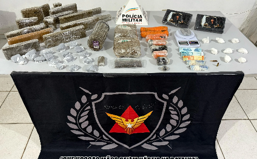 Vídeo: casal é preso com mais de 20 kg de drogas em Santana do Paraíso