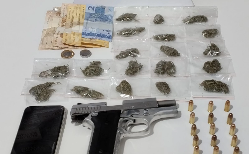 Homem é preso com drogas e arma após perseguição em Timóteo