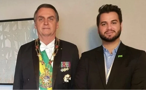 Moraes aplica multa de R$ 20 mil a ex-assessor de Bolsonaro por aparecer em vídeo nas redes