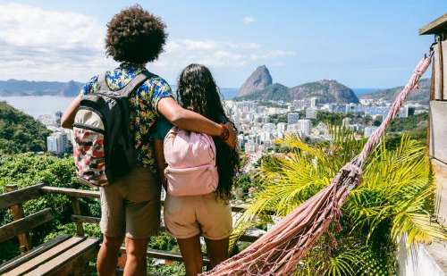 Turismo no Brasil dispara e país entra no top 5 global de destinos mais buscados