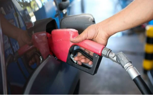 Após corte da Petrobras, diesel S-10 recua só 0,8% nos postos