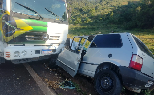 Colisão entre carro e caminhão deixa feridos em Rio Piracicaba