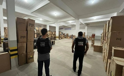 Galpão com mais de 7 mil tênis falsificados é alvo de operação em MG