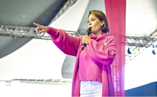Michelle Bolsonaro reage após O Globo ironizar internação de Bolsonaro
