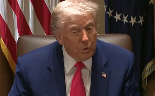 Trump corta bilhões e chama Harvard de ‘piada’ após embate com universidade