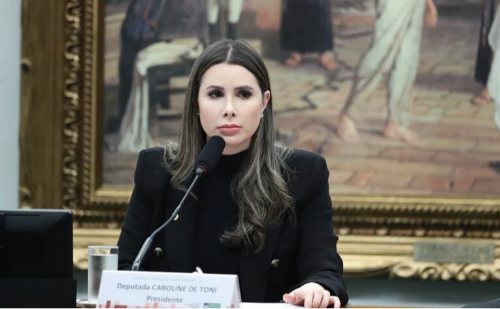 Carol De Toni aciona TCU por compra polêmica do Banco Master pelo BRB