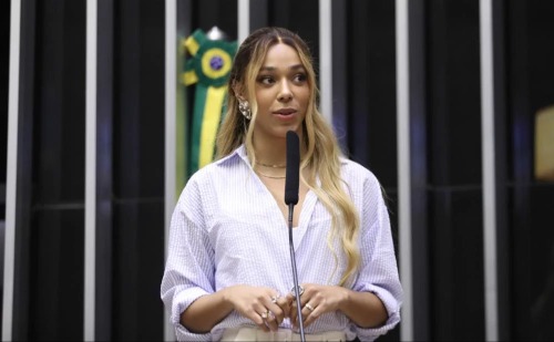 Embaixada dos EUA afirma reconhecer apenas dois sexos imutáveis