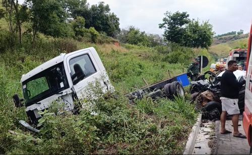 Avó e neto morrem em colisão frontal na BR-116 em Jampruca