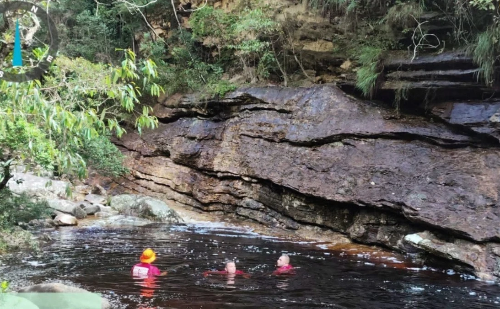 Casal morre em tromba d'água durante trilha em MG