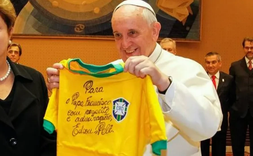 Pelé foi o maior: revelação marcante do Papa Francisco em entrevista