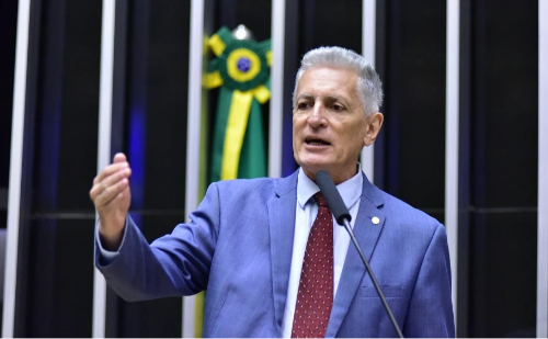 Rogério Correia retorna à Câmara após tratamento bem-sucedido contra câncer