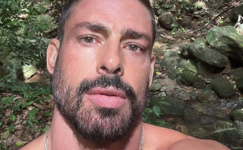 Cauã Reymond já havia revelado que não usa desodorante antes de polêmica com Bella Campos