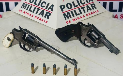 Polícia apreende armas após denúncia em Ipaba