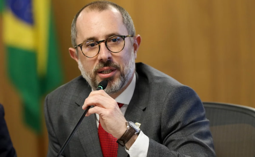 Governo suspende descontos do INSS em aposentadorias após descoberta de fraude bilionária
