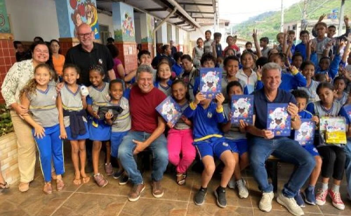 Prefeitura de Fabriciano inicia entrega de 10 mil kits escolares