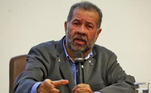 Carlos Lupi deixa Previdência após escândalo bilionário no INSS