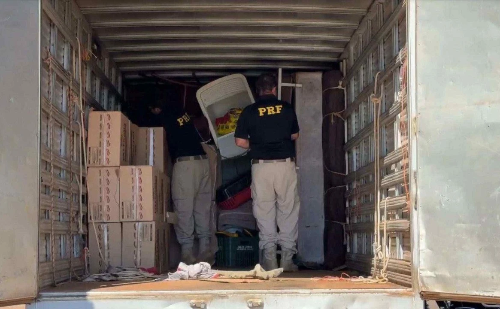 Caminhão com 85 mil maços de cigarros ilegais é interceptado pela PRF em MG