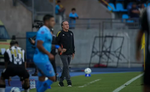 Atlético-MG se desconcentra e sofre virada contra o Deportes Iquique