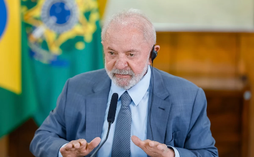 Lula diz que quer apuração séria sobre fraudes no INSS e critica 'show de pirotecnia'