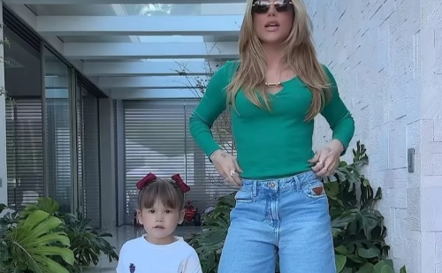 Maria Alice estreia como mini blogueira e surpreende Virginia Fonseca