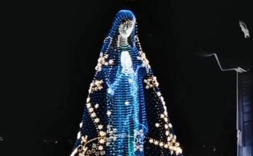 Imagem de Nossa Senhora Aparecida é projetada junto ao Cristo Redentor