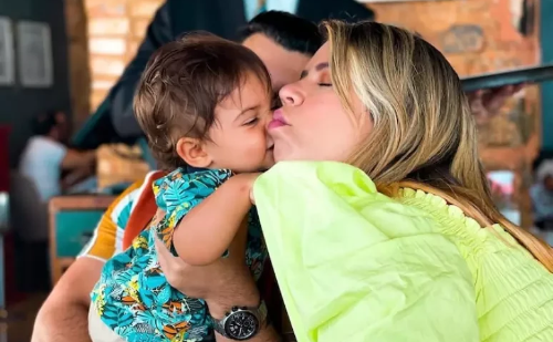 Mãe de Marília Mendonça se emociona ao ouvir neto falar da saudade da cantora
