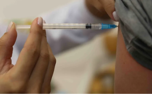 Apenas 21% do público-alvo toma vacina contra gripe em MG e número de mortes ultrapassa 400