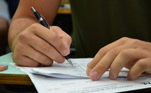 Mais de 700 mil estudantes farão simulado de redação do Enem em Minas