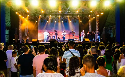 Bertioga celebra 34 anos com desfiles, shows e corrida inédita