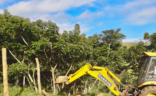 Fiscalização impede ocupação em área de nascente em Ipatinga
