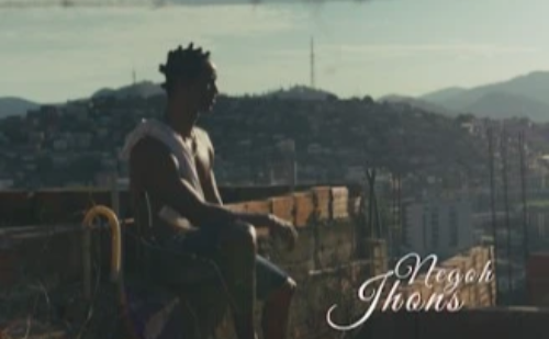 Artista do Vale do aço lança clipe celebrando a autoestima e cultura negra