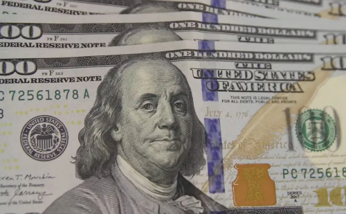 Dólar sobe com mudanças no IOF, mas recuo do governo alivia pressão
