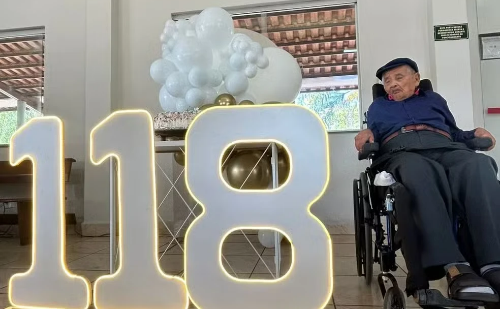 Aos 118 anos, idoso mantém lucidez e fé e emociona com atitude inspiradora