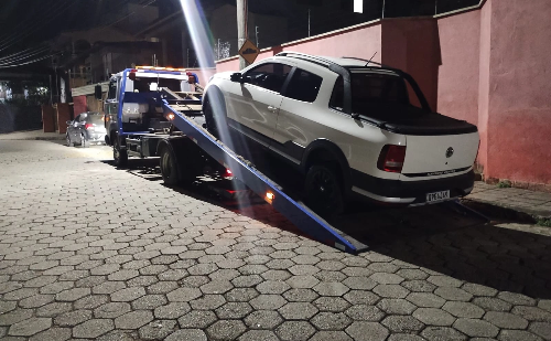 Suspeito é preso com veículo clonado após denúncia em Bela Vista de Minas