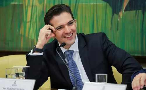 Justiça cassa mandato de Rubinho Nunes por divulgar laudo falso sobre Boulos