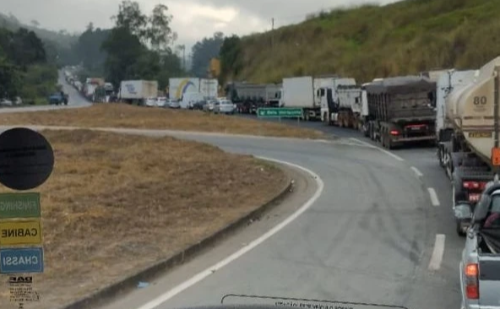 Vídeo: obras na  BR-381 causam  longas filas  em João Monlevade  e Nova Era