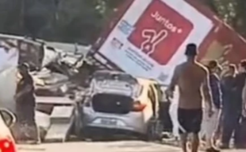 Acidente com quatro veículos interdita BR-381 próximo ao Vale do Aço; veja vídeo