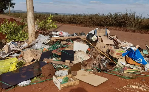 Denúncia leva à multa de empresa por descarte irregular de lixo em Santa Cruz do Rio Pardo