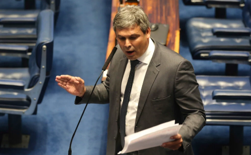 Lindbergh quer bloqueio dos bens de Bolsonaro