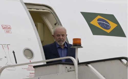 Lula inicia visita oficial à França com agenda diplomática e econômica