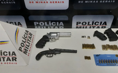 Ação da PM resulta na apreensão de armas em Manhuaçu