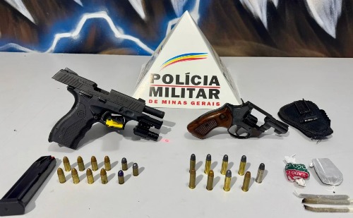 Polícia apreende armas de uso restrito e drogas com duas mulheres em Ipatinga