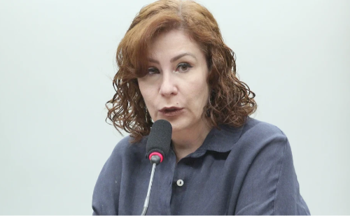 Destino de Carla Zambelli depende de decisões internacionais e postura da Itália
