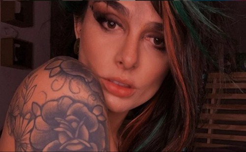 Com carreira no pornô, Dread Hot defende prostituição: 'É digno', afirma atriz
