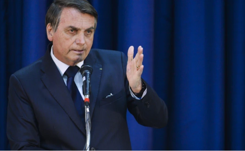 Bolsonaro admite envio de R$ 2 milhões ao filho Eduardo nos EUA