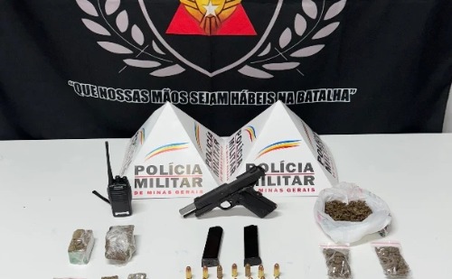 Operação em Jaguaraçu termina com três presos por tráfico e arma apreendida