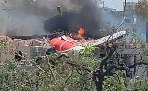Acidente de avião na Índia deixa ao menos 204 mortos; veja vídeo