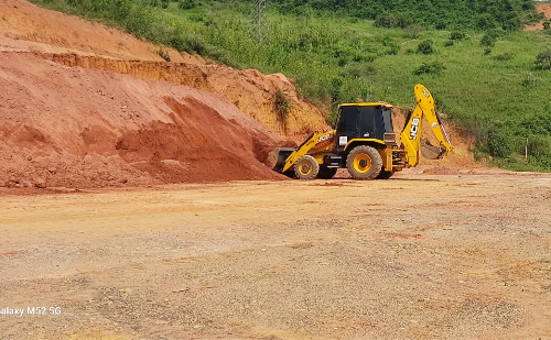 Curso ensina operação segura de retroescavadeira no meio rural em Caratinga