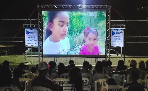 Evento gratuito leva cinema à praça em Santana do Paraíso